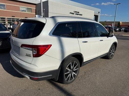 Platinum White Pearl 2021 Honda Pilot AWD Elite