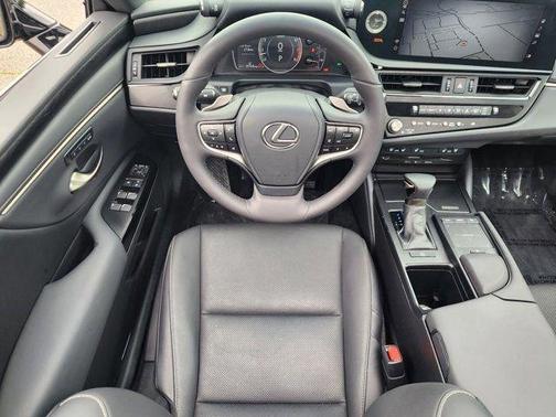 2022 Lexus ES 250 Base