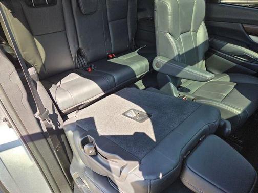 Ice Silver Metallic 2022 Subaru Ascent Touring 7-Passenger