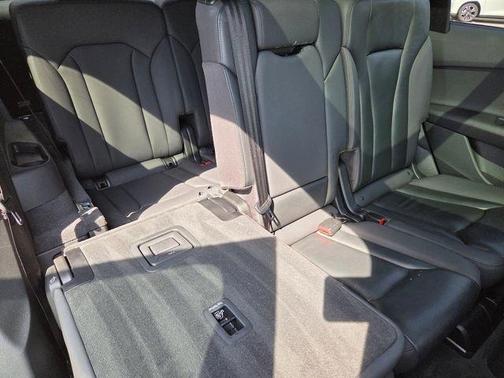 Night Black 2020 Audi Q7 45 Premium