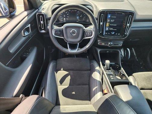 2021 Volvo XC40 T5 R-Design