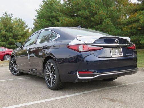 Mica 2023 Lexus ES 300h Base
