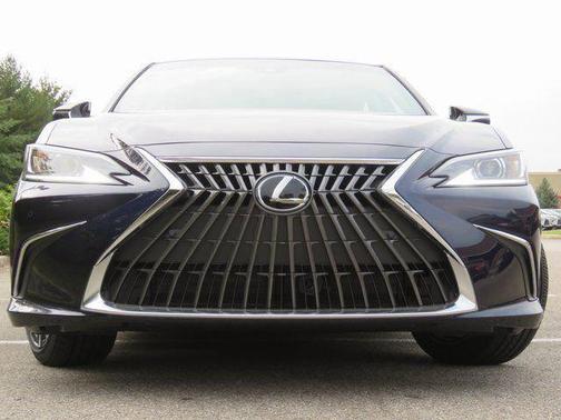 Mica 2023 Lexus ES 300h Base