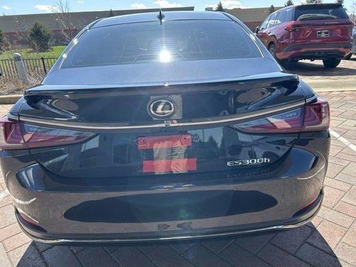 2023 Lexus ES 300h F SPORT Handling