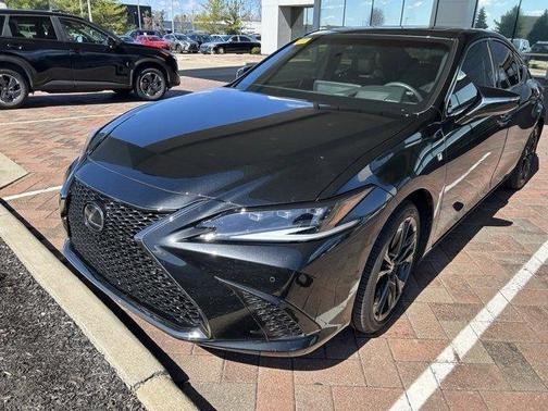 2023 Lexus ES 300h F SPORT Handling