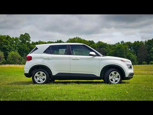 2020 Hyundai VENUE SE