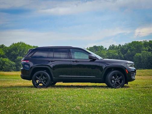 2022 Jeep Grand Cherokee Altitude