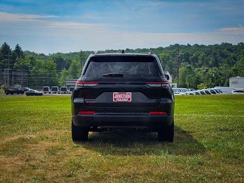 2022 Jeep Grand Cherokee Altitude