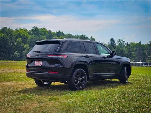2022 Jeep Grand Cherokee Altitude