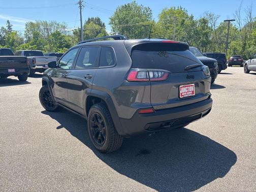 Granite Crystal Metallic Clearcoat 2022 Jeep Cherokee X 4x4