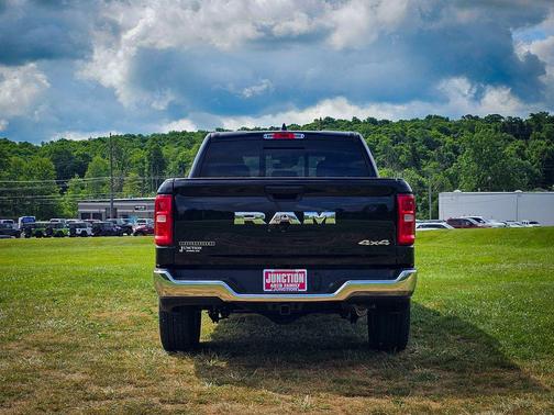 Diamond Black Crystal Pearlcoat 2026 RAM 1500 Big Horn/Lone Star