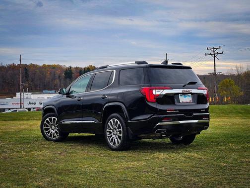 2022 GMC Acadia Denali