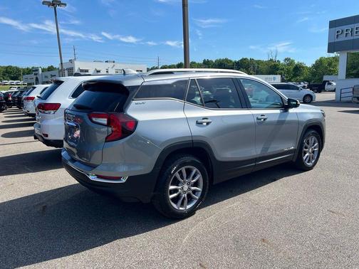 Sterling Metallic 2023 GMC Terrain SLT
