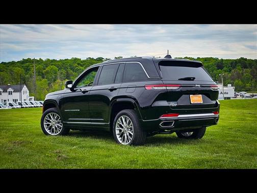 2022 Jeep Grand Cherokee Summit