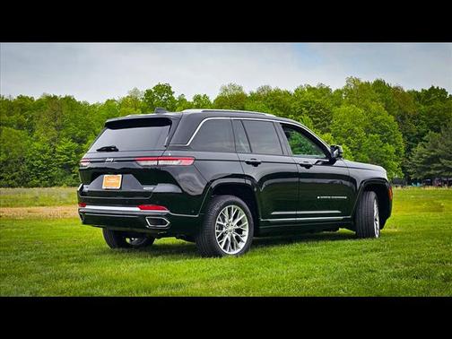 2022 Jeep Grand Cherokee Summit