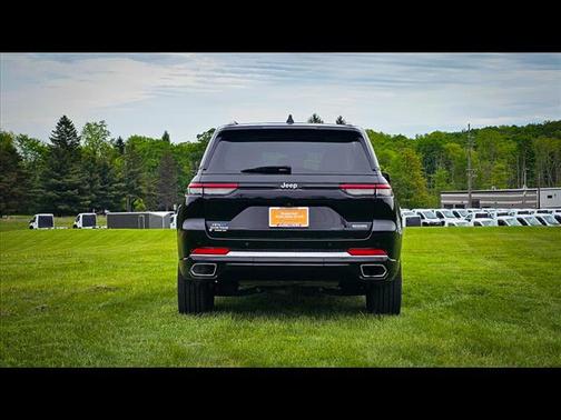 2022 Jeep Grand Cherokee Summit