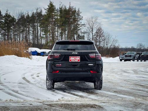 2022 Jeep Compass Latitude Lux