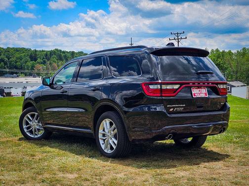 DB Black Crystal Clearcoat 2026 Dodge Durango GT Plus