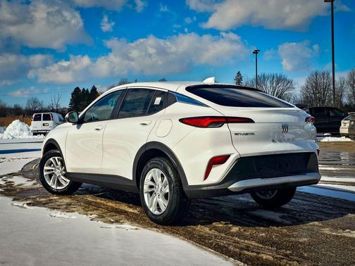 Summit White 2026 Buick Envista Preferred FWD