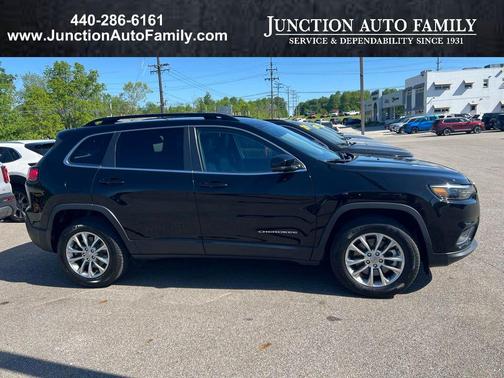 Diamond Black Crystal Pearlcoat 2022 Jeep Cherokee Latitude Lux
