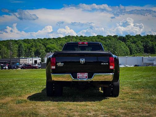Brilliant Black Crystal Pearlcoat 2016 RAM 3500 Big Horn