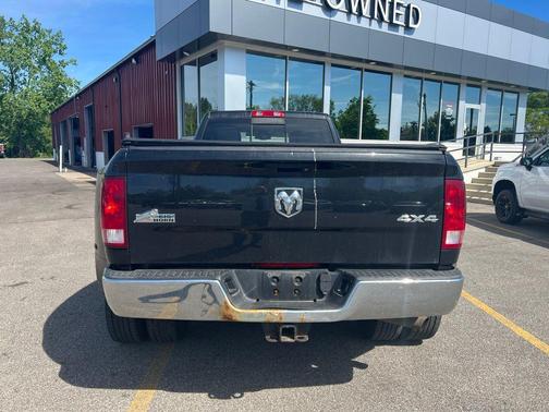 Brilliant Black Crystal Pearlcoat 2016 RAM 3500 Big Horn