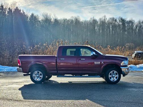 2017 RAM 3500 Laramie Crew Cab 4x4 6'4' Box