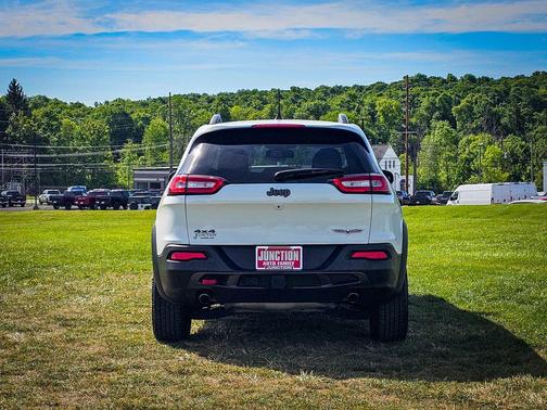 Bright White Clearcoat 2016 Jeep Cherokee Trailhawk