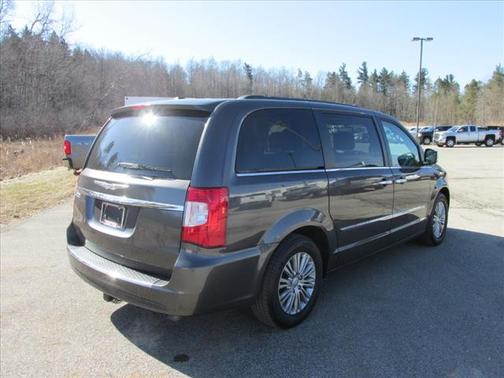 2016 Chrysler Town & Country Touring-L