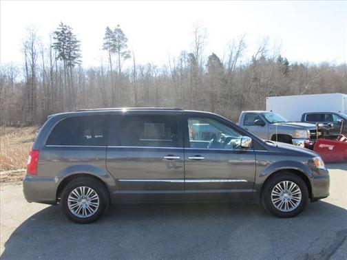 2016 Chrysler Town & Country Touring-L