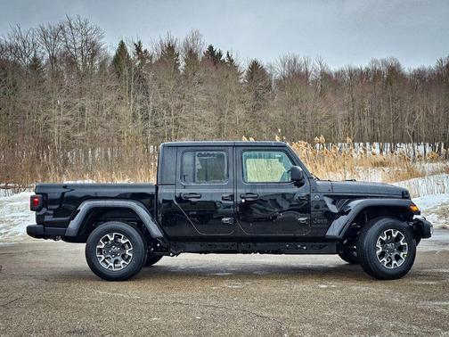 2026 Jeep Gladiator Sahara 4x4
