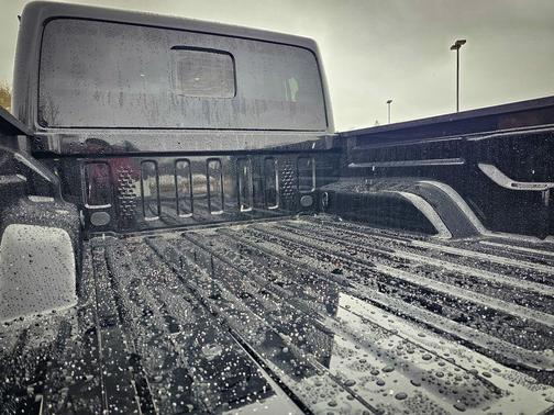 2026 Jeep Gladiator Sahara 4x4