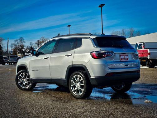 2024 Jeep Compass Latitude Lux