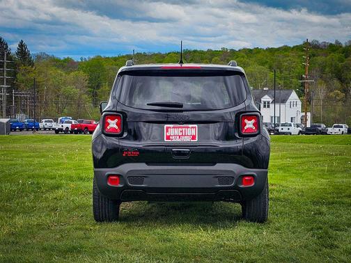 Black Clearcoat 2022 Jeep Renegade Altitude