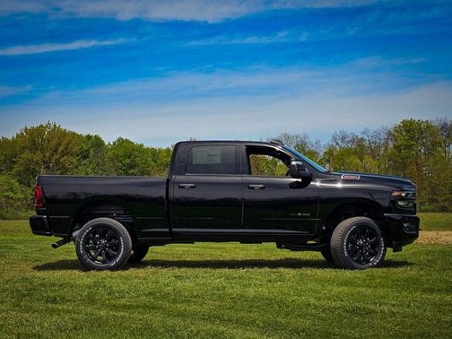 Diamond Black Crystal Pearlcoat 2026 RAM 2500 Big Horn Crew Cab 4x4 6'4' Box