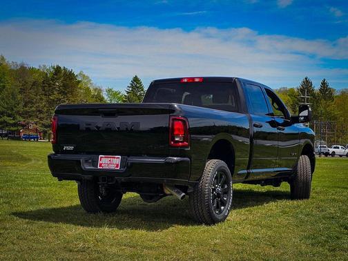 Diamond Black Crystal Pearlcoat 2026 RAM 2500 Big Horn Crew Cab 4x4 6'4' Box