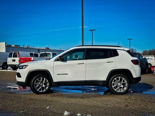 2024 Jeep Compass Latitude Lux