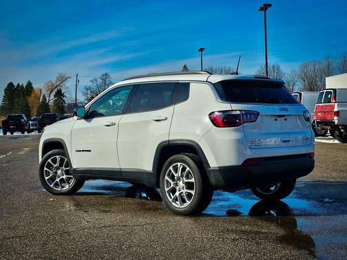 2024 Jeep Compass Latitude Lux