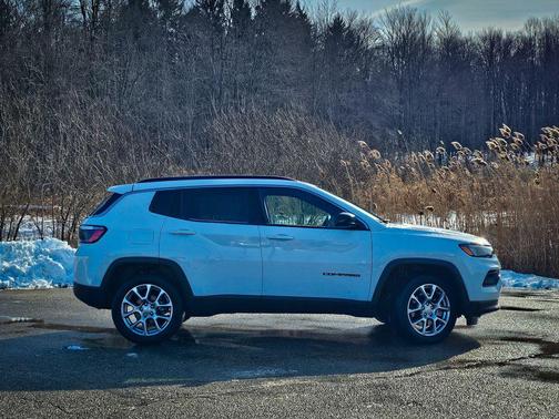 2024 Jeep Compass Latitude Lux