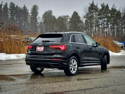2022 Audi Q3 45 S line Premium
