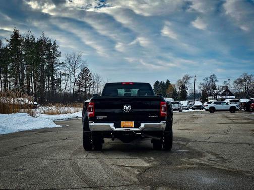 2024 RAM 3500 Big Horn Crew Cab 4x4 8' Box