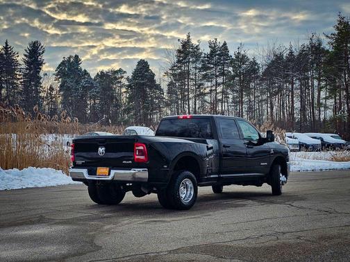 2024 RAM 3500 Big Horn Crew Cab 4x4 8' Box