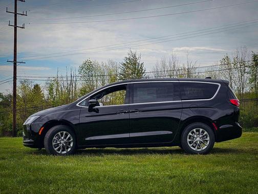 Pxj 2027 Chrysler Pacifica L
