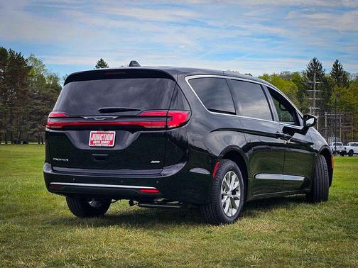 Pxj 2027 Chrysler Pacifica L