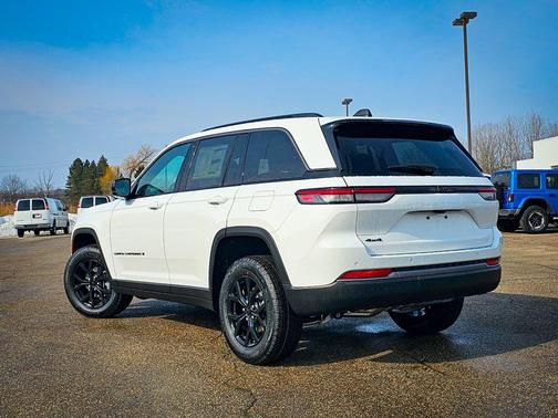 2026 Jeep Grand Cherokee Altitude