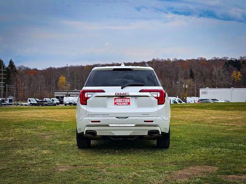 2023 GMC Acadia Denali