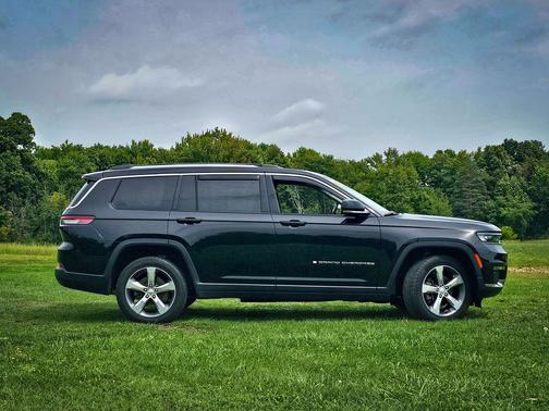 Diamond Black Crystal Pearlcoat 2021 Jeep Grand Cherokee L Limited