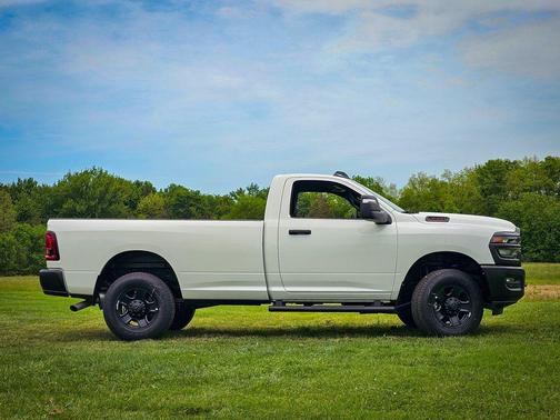 Bright White Clearcoat 2026 RAM 3500 Tradesman Regular Cab 4x4 8' Box