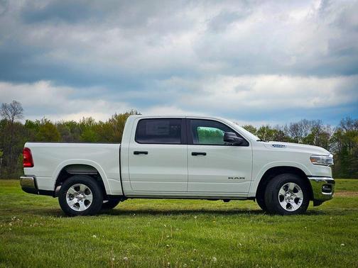 Bright White Clearcoat 2026 RAM 1500 Big Horn/Lone Star