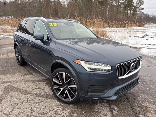 2020 Volvo XC90 T6 Momentum
